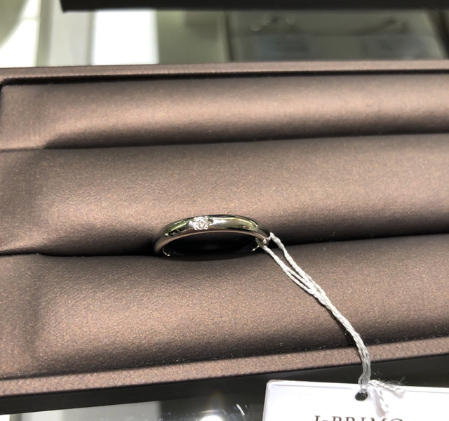 シンプルかつ上品な指輪