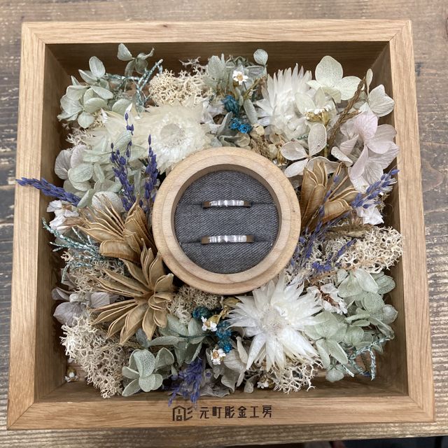 横浜元町彫金工房さんで結婚指輪を手作りしました。