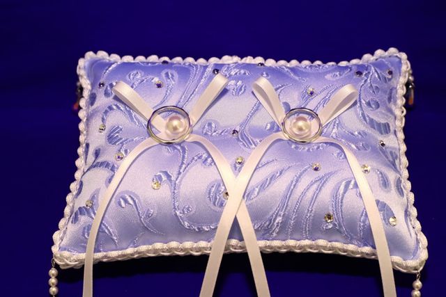 母が作ってくれたリングピローとともに。