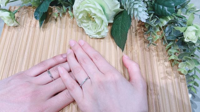 婚約指輪とセットでつけることのできるヘラクレス。