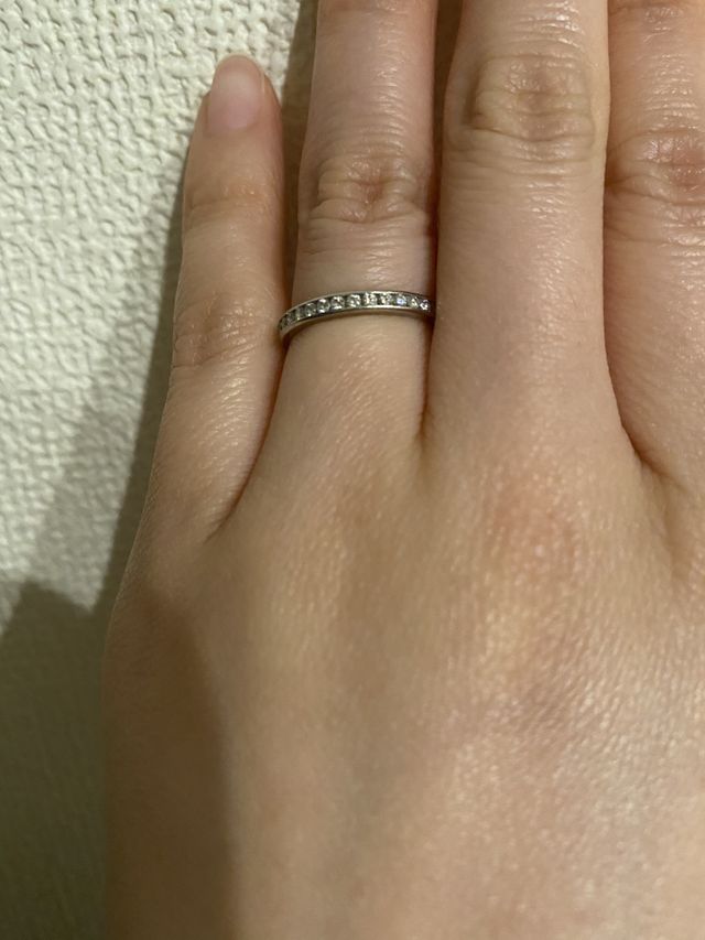 着用時の指輪を撮影しました。