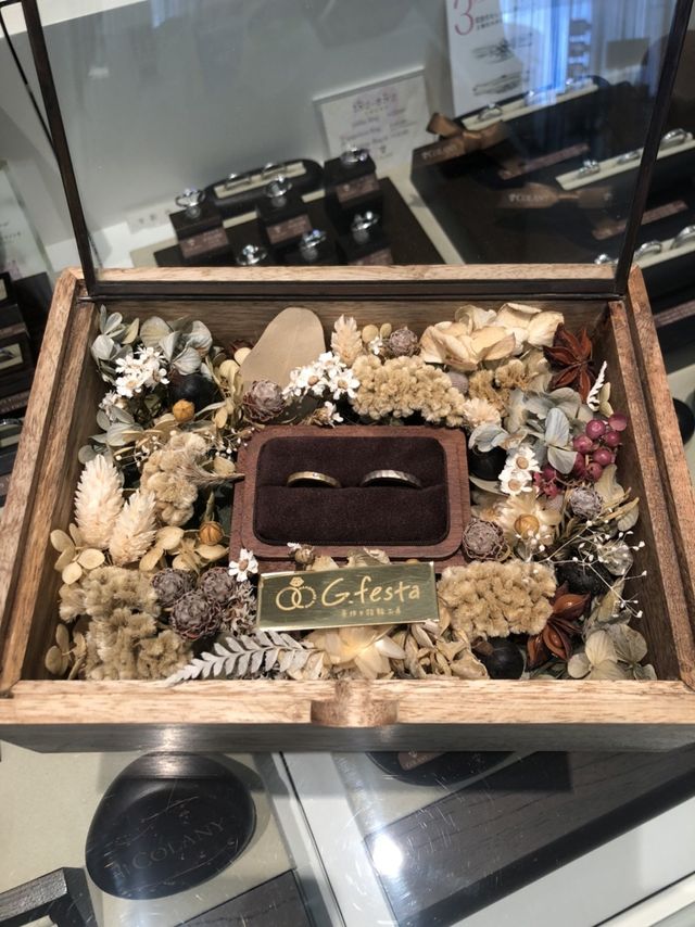 私と彼でお互いの指輪を作り合いました。