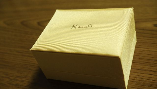 開ける前のボックスです。