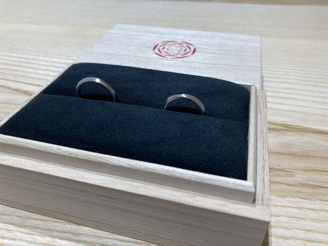 光結というリングで片面のみ面つや消し加工をしてもらいました