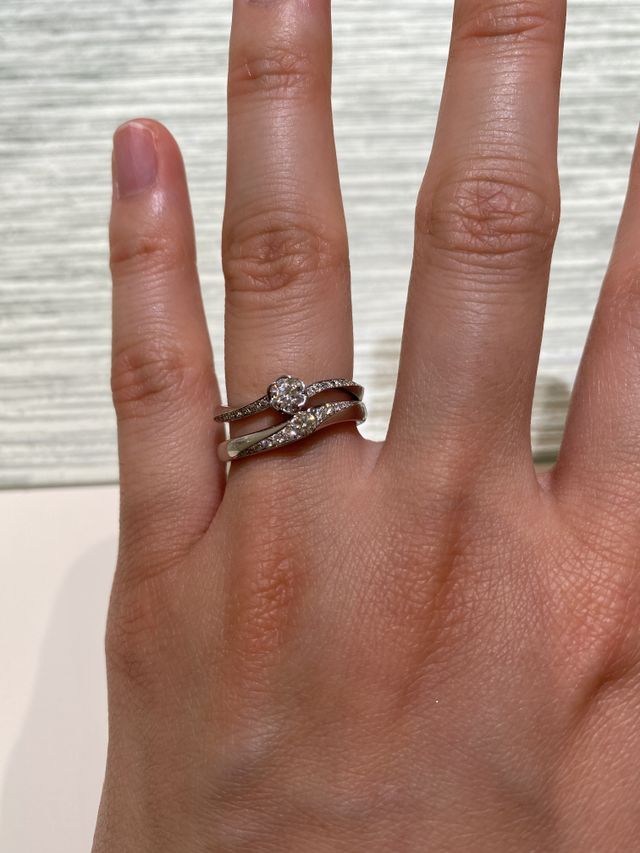 結婚指輪と婚約指輪です。