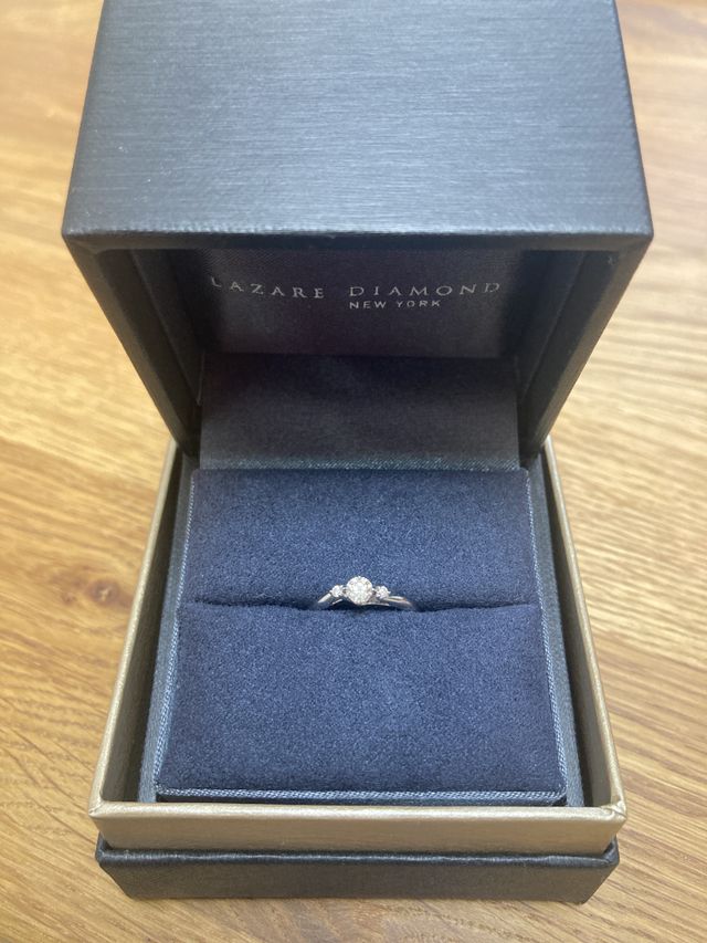 婚約指輪です。