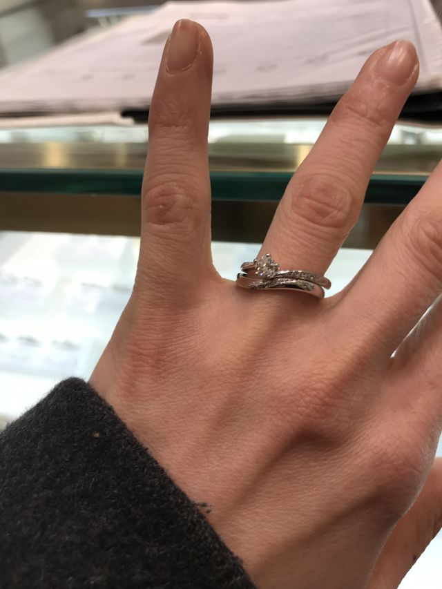 エンゲージリングとマリッジリングです