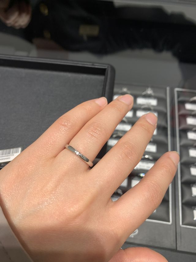 シンプルとかわいさの両方を兼ね備えた指輪