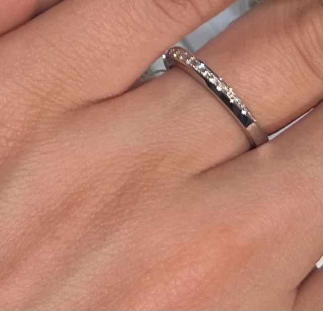 斜めにダイヤが入ってます