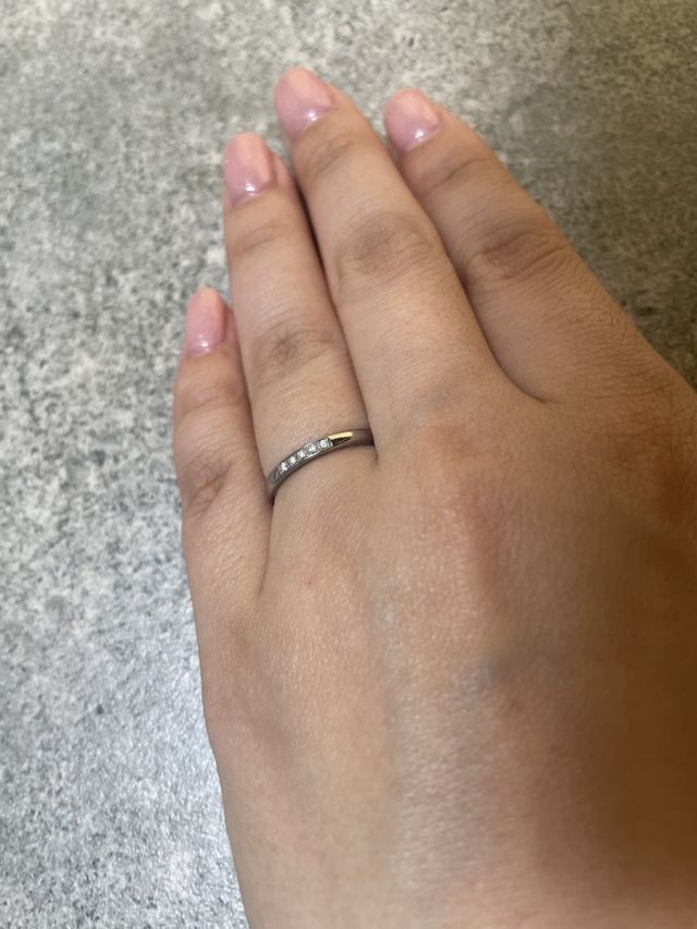 ダイヤ5つですが、ダイヤが小さいので上品で可愛いです！