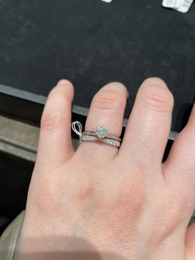 婚約指輪と重ね付け