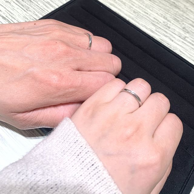 ショップで試着時に撮影しました。