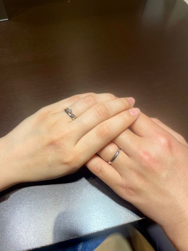 2人で婚約指輪、結婚指輪の試着をしました。