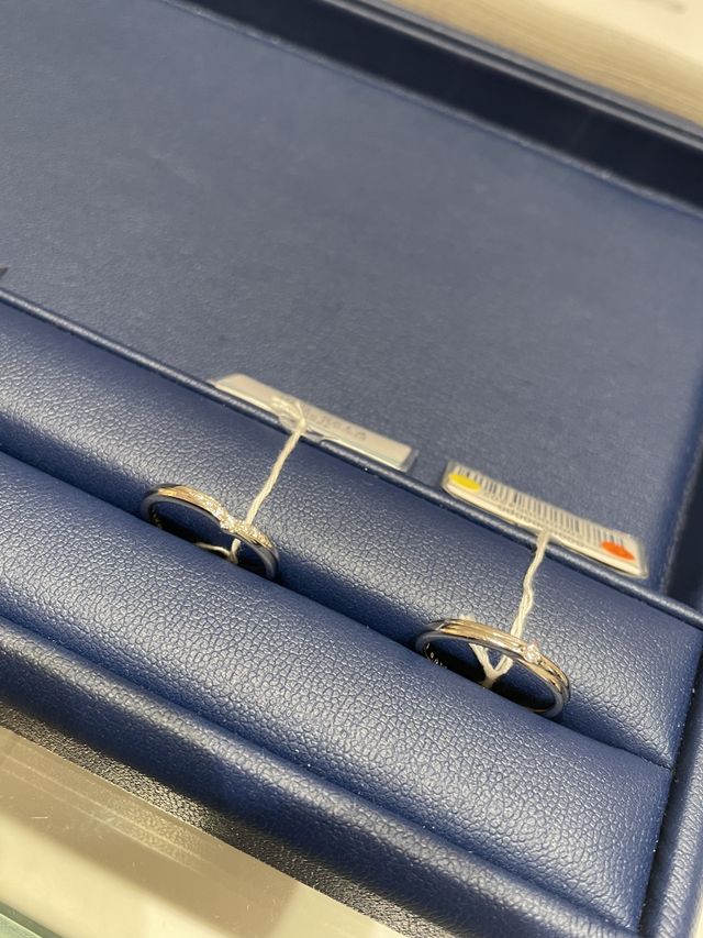 Vラインとウェーブの指輪を試着しました。