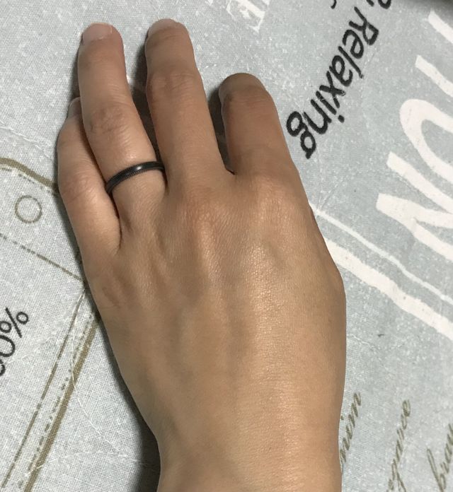 黒色艶なしの結婚指輪
本来のデザインの良さが引き立つ。