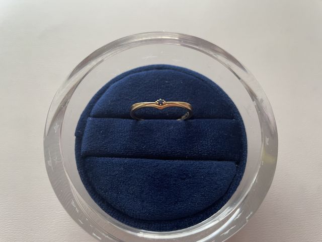 石をダイヤからサファイアに変えました。