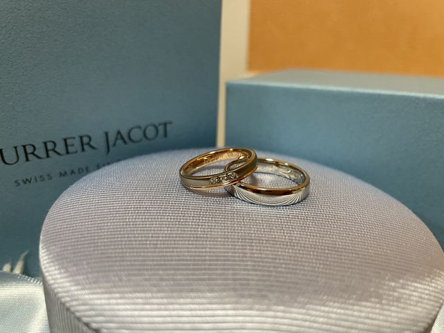 アイスブルーのリングボックスが可愛いです