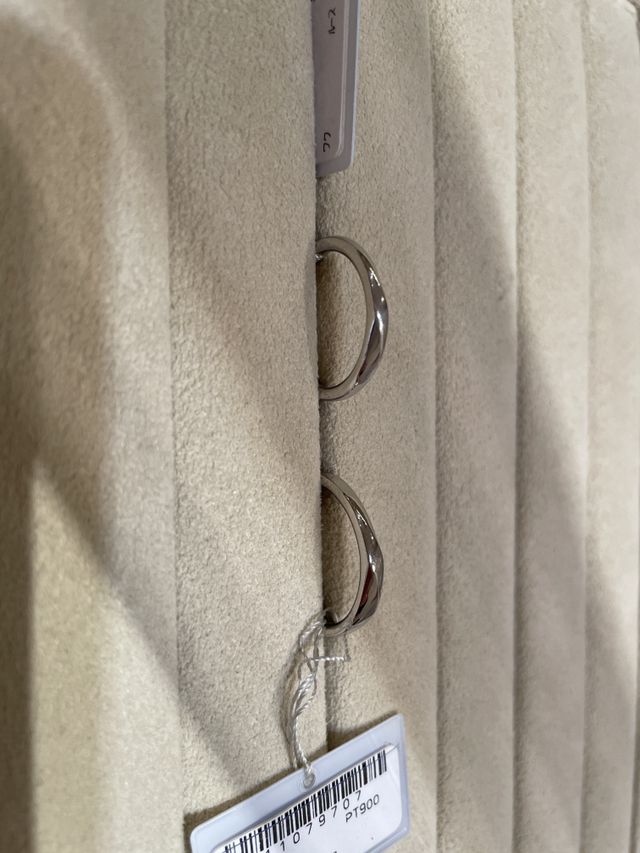 ラインの入った指輪