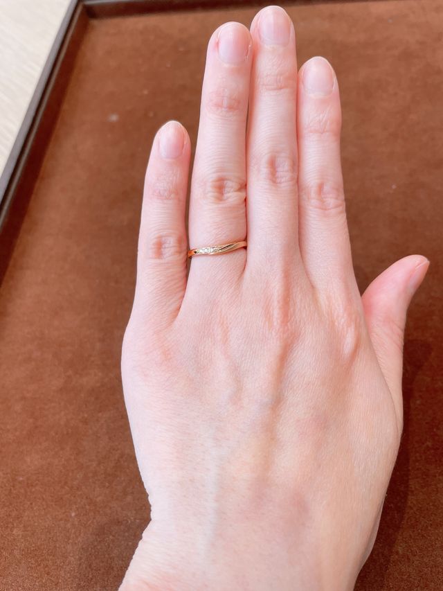 ピンクゴールドの色味が肌に馴染みました。
