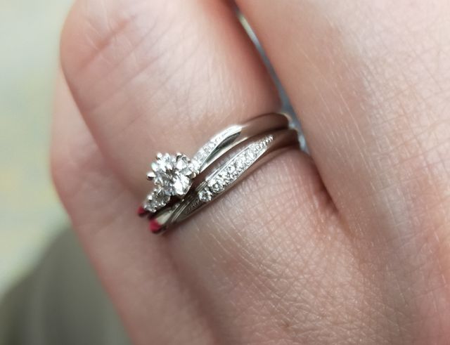 女性:婚約指輪+結婚指輪