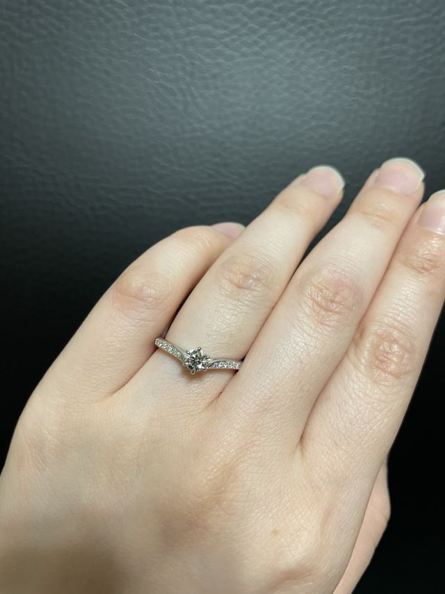 緩いV字なので指が長く綺麗に見えました。