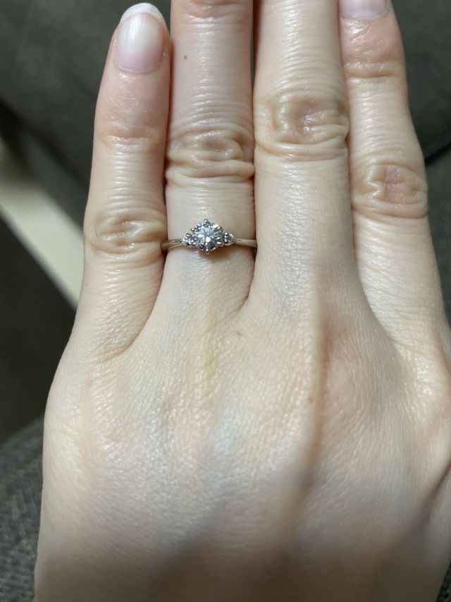 リングが細くダイヤモンドが強調されます