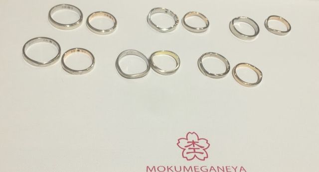 気に入った指輪を並べて選びました。