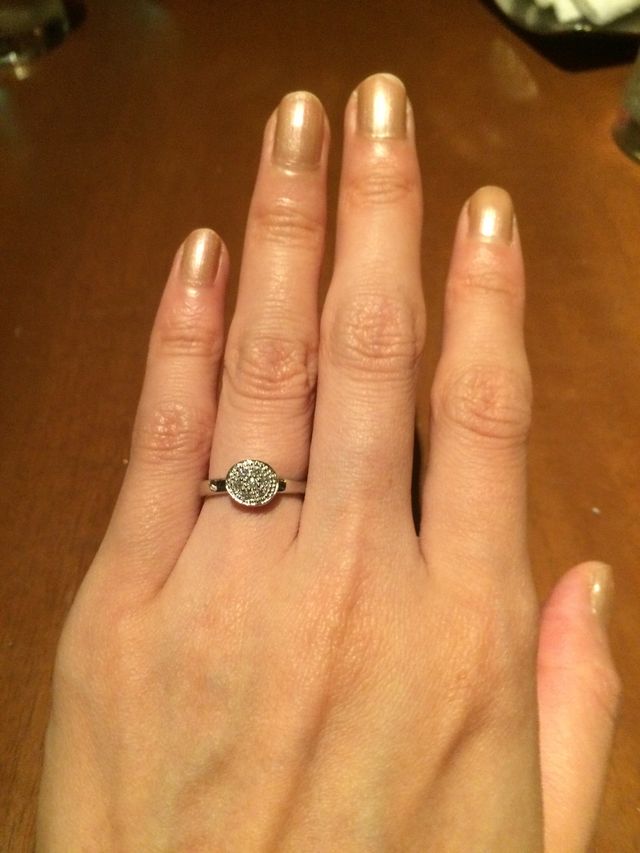 ダイヤが7石ちりばめられています