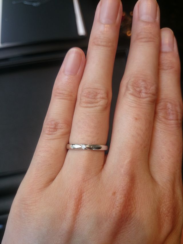 リングの細さ、ダイヤの大きさも控えめでバランスが良かった。