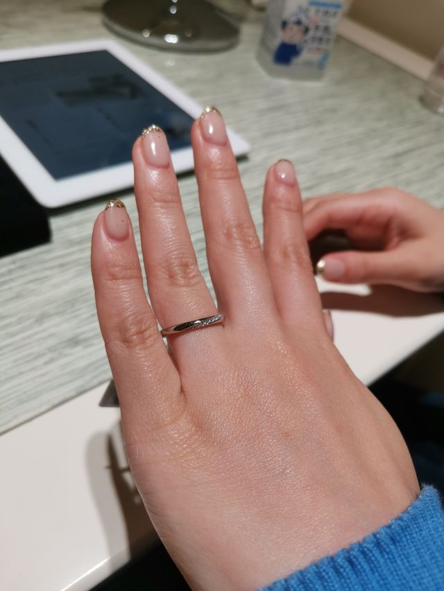 キラキラ感が強すぎずとても綺麗なリングでした。