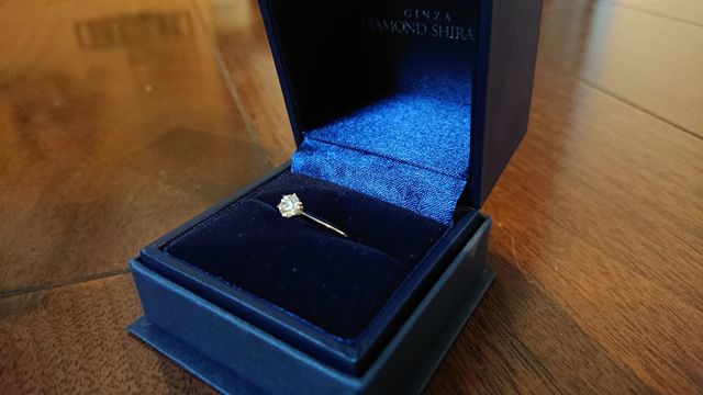 プロポーズリングの指輪のみの写真です。