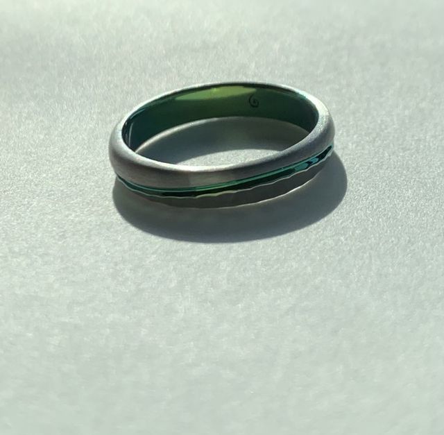 日に当たっている時のカラー
(グリーン)