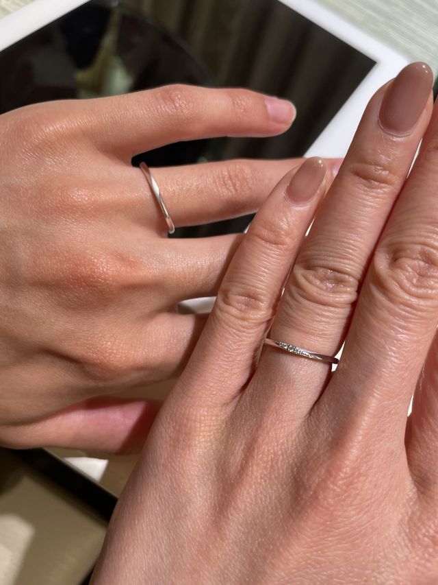 上品でさりげないダイヤが素敵。メンズのはマットなデザイン！