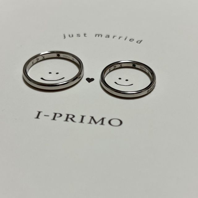 刻印とお互いの誕生日を内側に入れました。