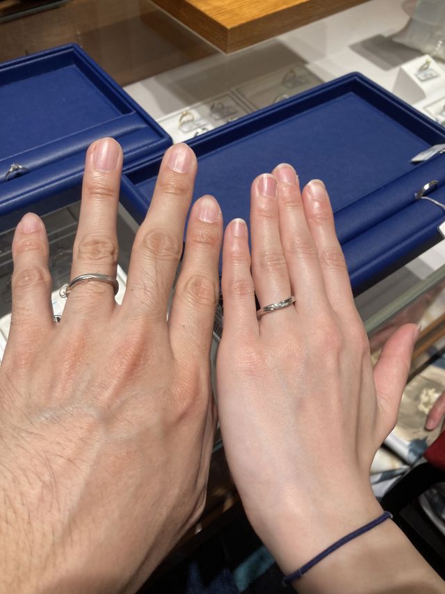 指輪の半分がくすんだ輝きになっているのが素敵です！