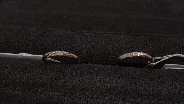 ストレートの結婚指輪です。