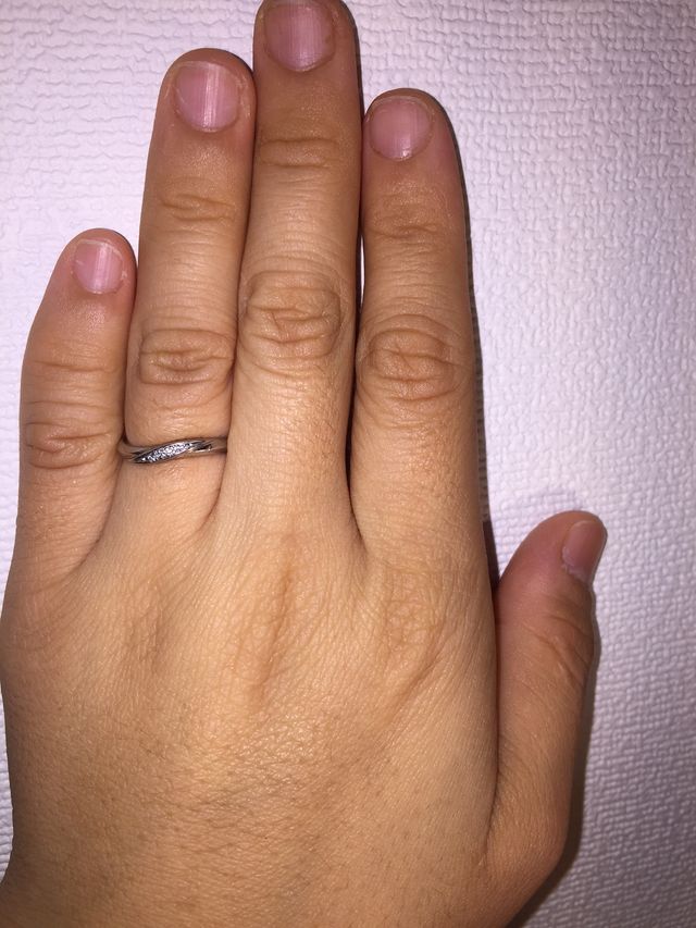 アームのゆるやかなひねりがアクセントに。