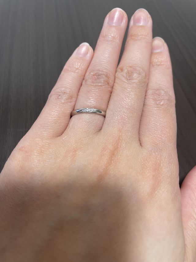 細かいダイヤがデザインされているタイプです。