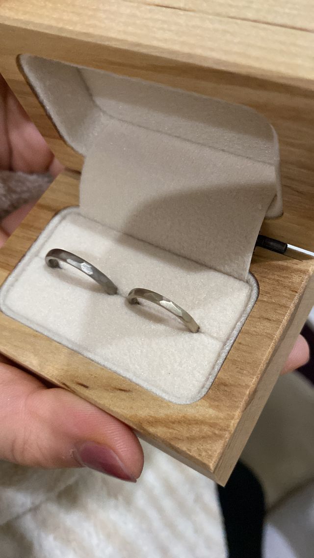 この渋い色がなによりも素敵で2人の理想の色です！