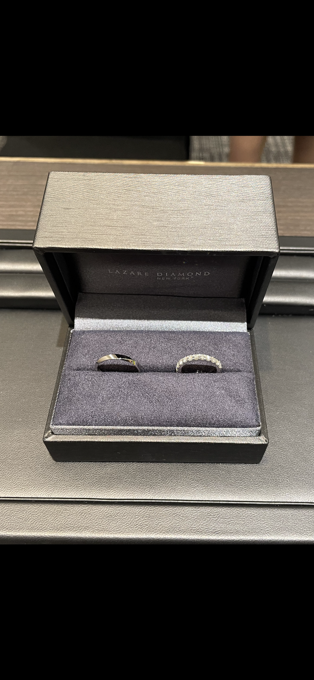 上品で華やかな指輪。ダイヤモンドが美しい。