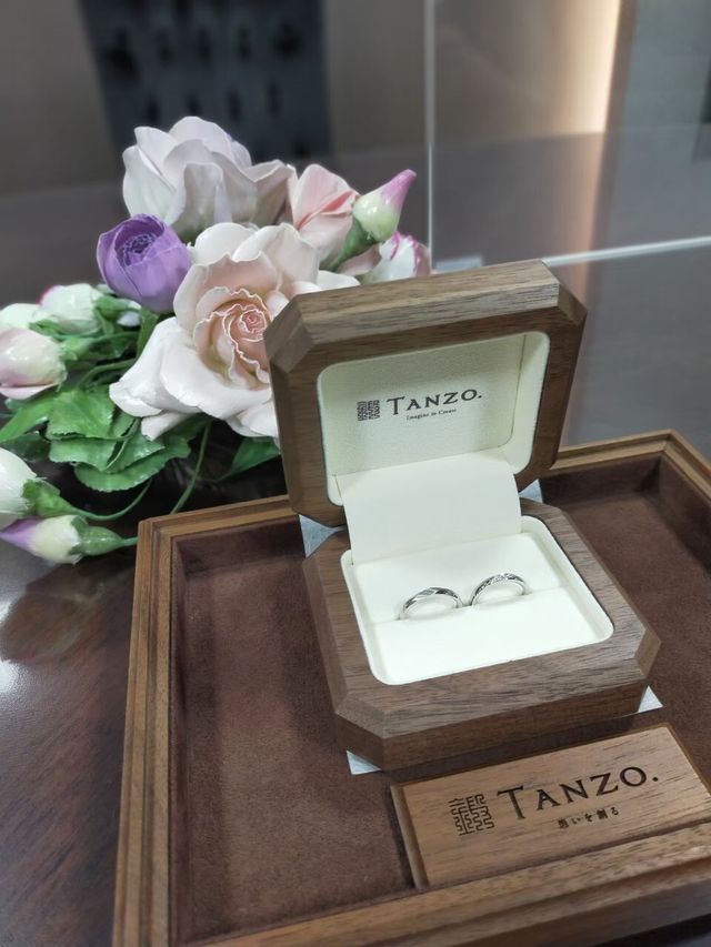 ボックスと結婚指輪、綺麗です。