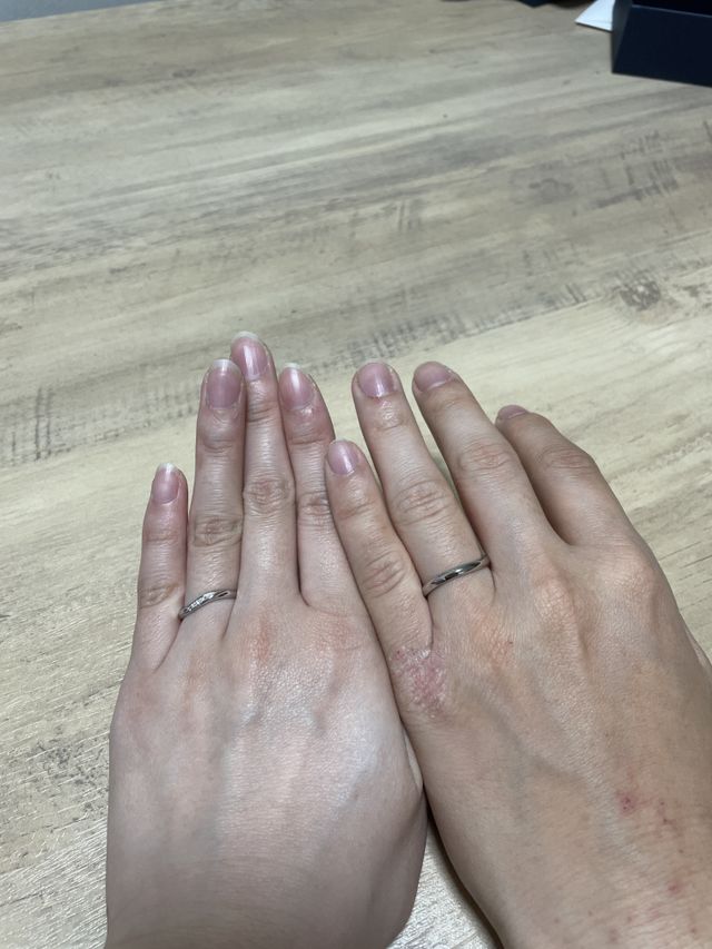 2人の着用時の写真です
指にフィットする感じがとても良いです