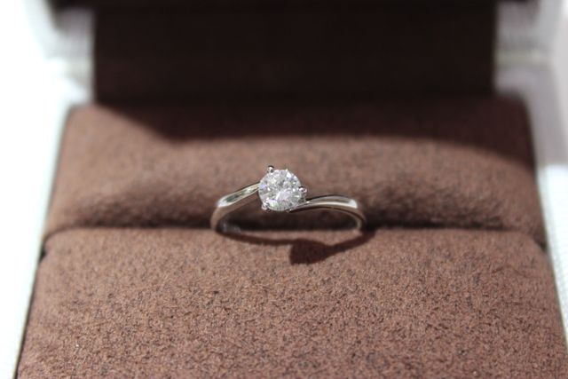 頑張って買いました。婚約指輪。