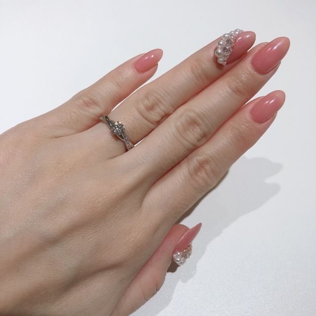 ダイヤモンドの質が良く、手元が美しく見えるので気に入りました