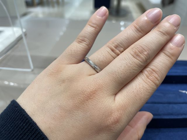 ラインが太めの指輪です