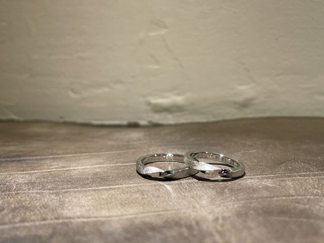 石地に撚りを加えたデザイン