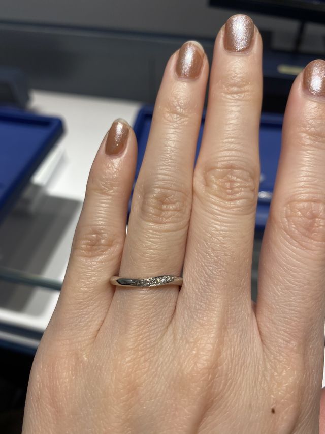 ダイヤが掘り込んであってとても可愛い指輪でした。