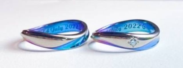 ガンガのオーロラで、女性用にアイスブルーダイヤを入れてます