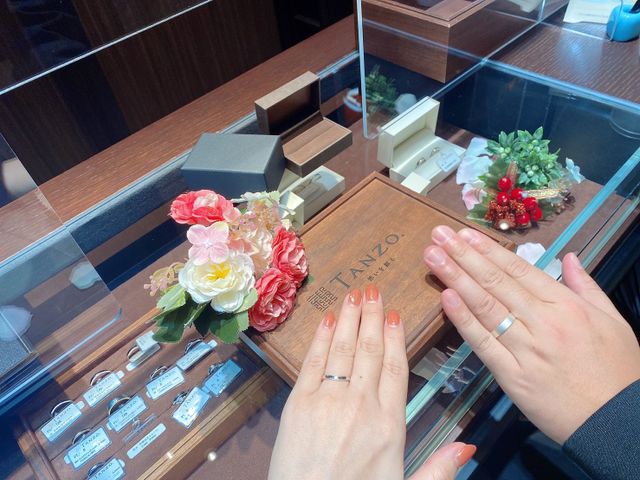 入籍指輪です。着用するとこんな感じです。