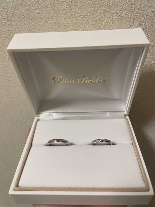 シンプルだけど少しキラキラしているのが可愛いです